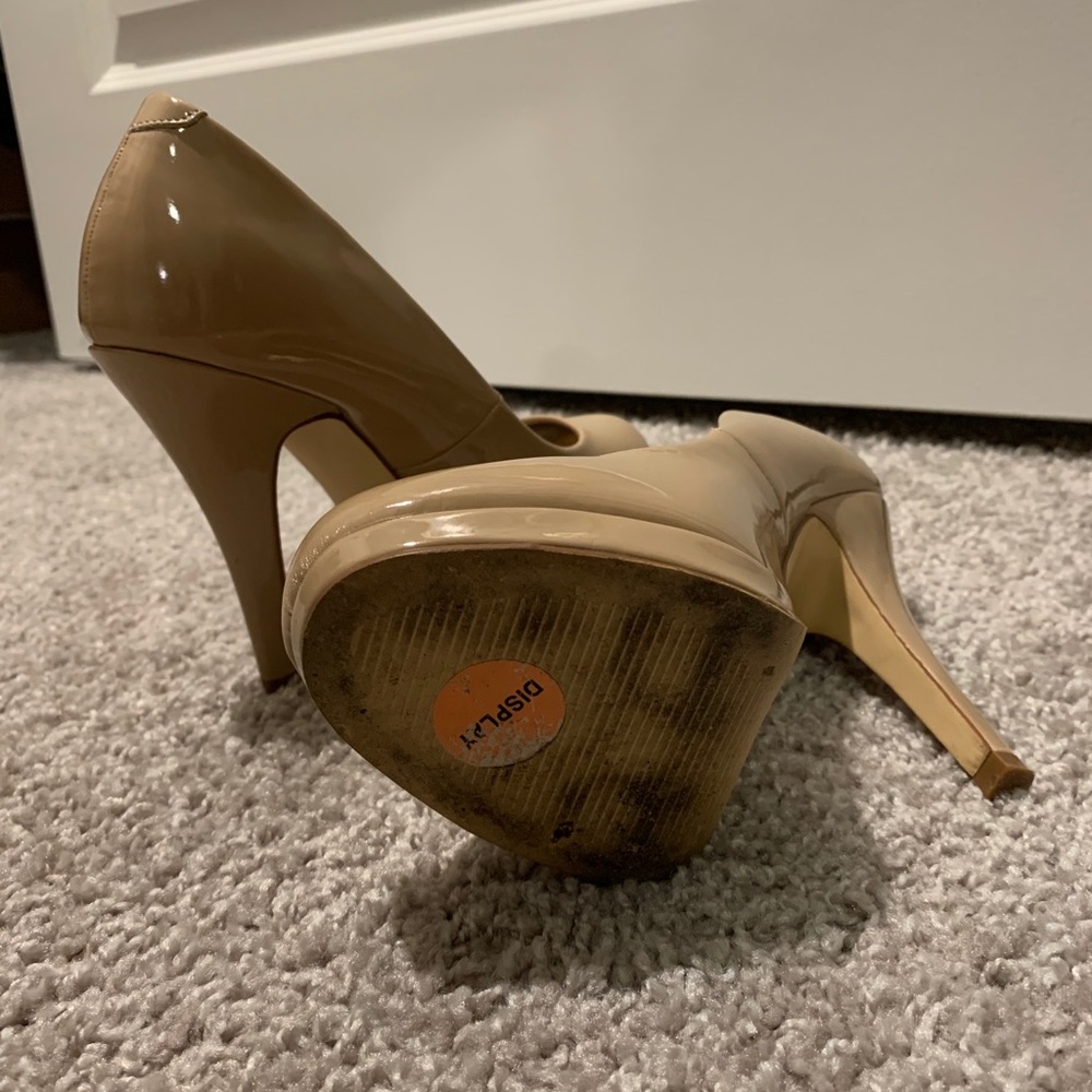 Heels - Picture 3 of 3